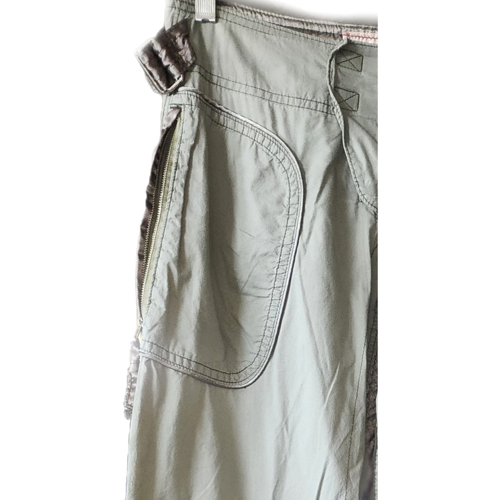 Abercrombie & Fitch Green Cargo Utility Pants with Relaxed Fit - Picture 8 of 8